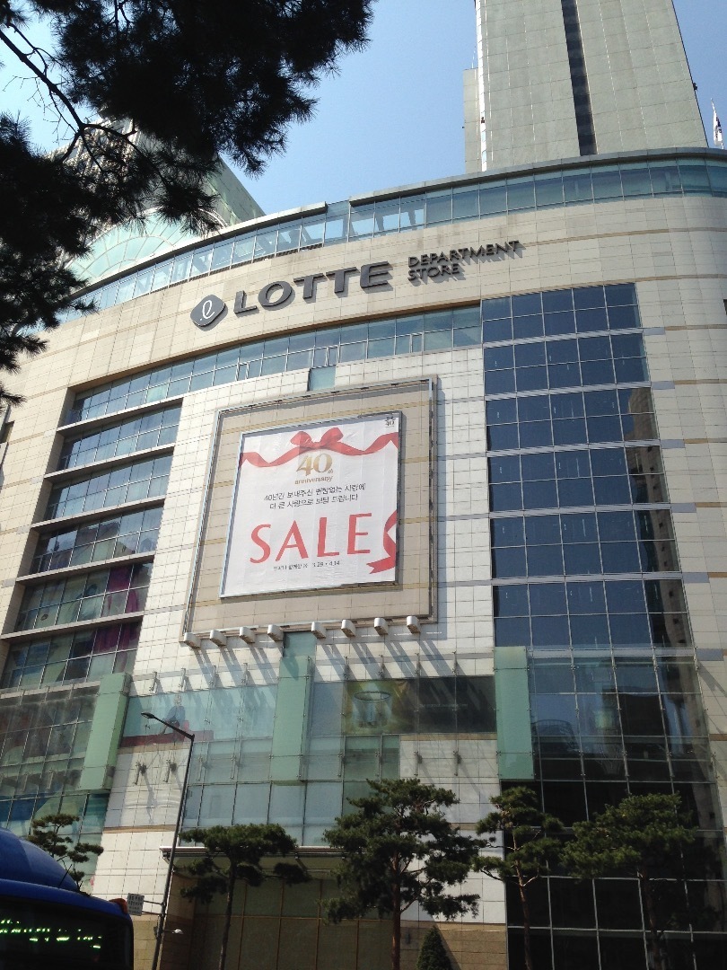 韓国のソウル市内のロッテ百貨店へ入店しましょう ２０１９年５月１２日 激安韓国旅行は本当におすすめソウル明洞へ行こう